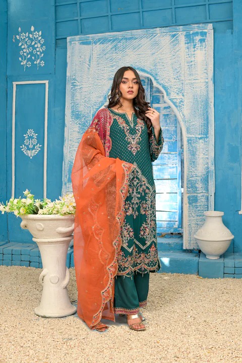 Women’s Green Embroidered Kurta Set with Orange Dupatta - Image 3